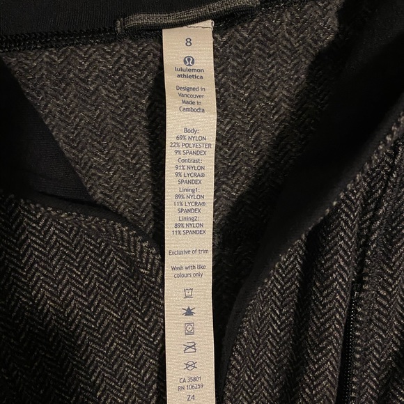 Lululemon Gray base runner 1/2 zip - Picture 3 of 6
